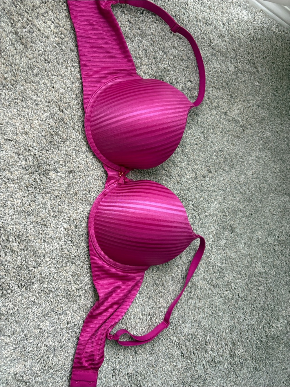 Victoria's Secret body by Victoria and very sexy bras - Picture 7 of 12
